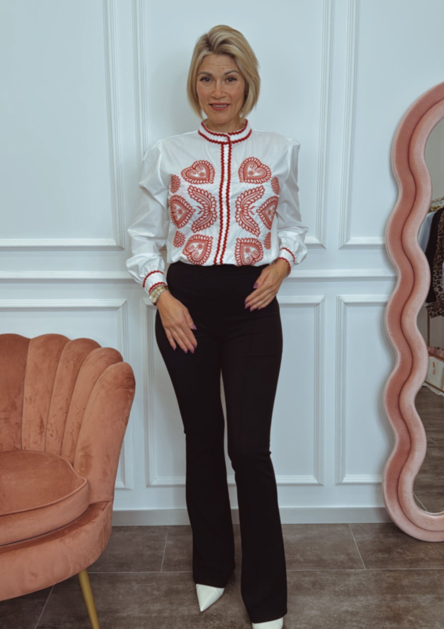 Camisa Étnica con corazones roja