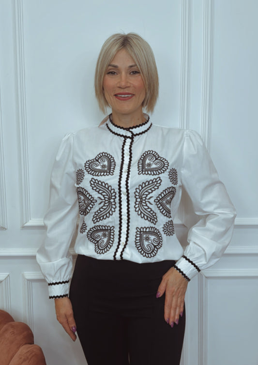 Camisa Étnica con corazones negra