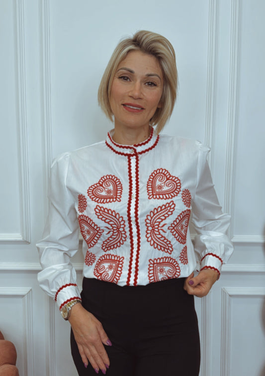 Camisa Étnica con corazones roja